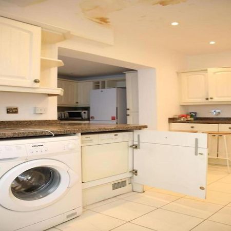 לונדון Oyo Timi Holiday Homes מראה חיצוני תמונה