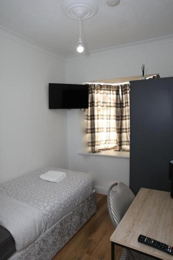 לונדון Oyo Timi Holiday Homes מראה חיצוני תמונה