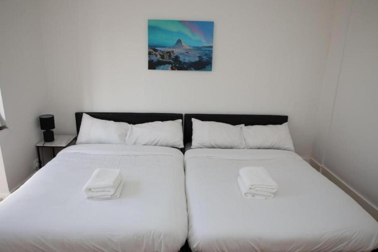 לונדון Oyo Timi Holiday Homes מראה חיצוני תמונה