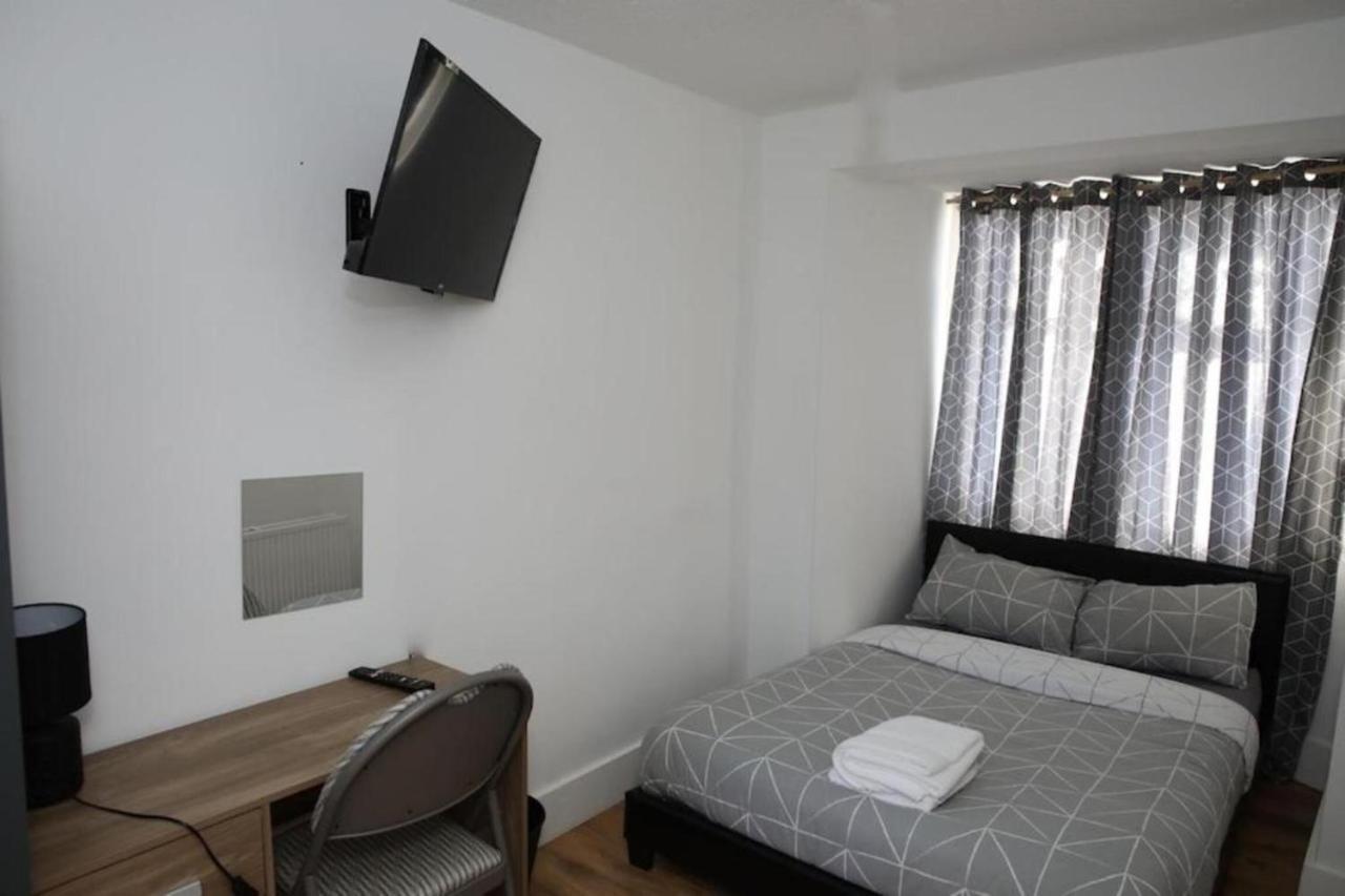 לונדון Oyo Timi Holiday Homes מראה חיצוני תמונה