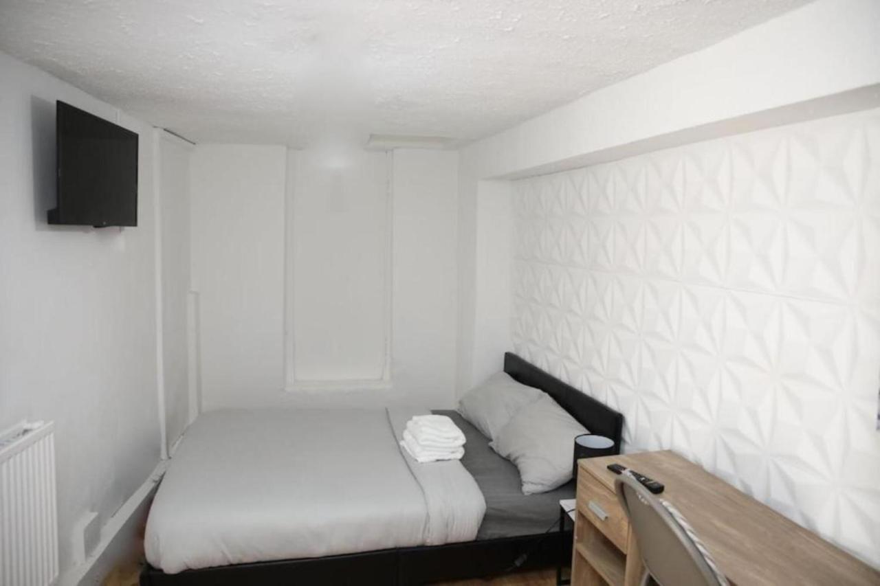 לונדון Oyo Timi Holiday Homes מראה חיצוני תמונה