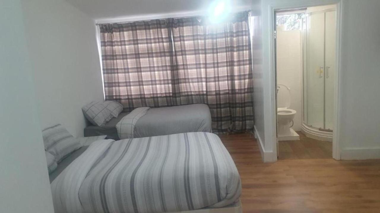 לונדון Oyo Timi Holiday Homes מראה חיצוני תמונה