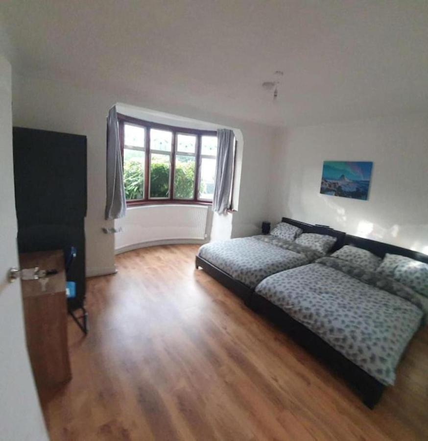 לונדון Oyo Timi Holiday Homes מראה חיצוני תמונה