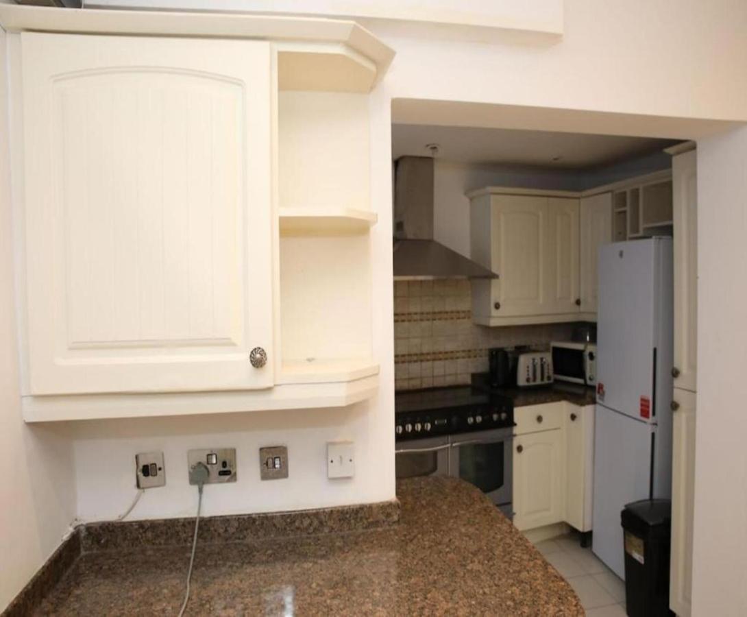 לונדון Oyo Timi Holiday Homes מראה חיצוני תמונה