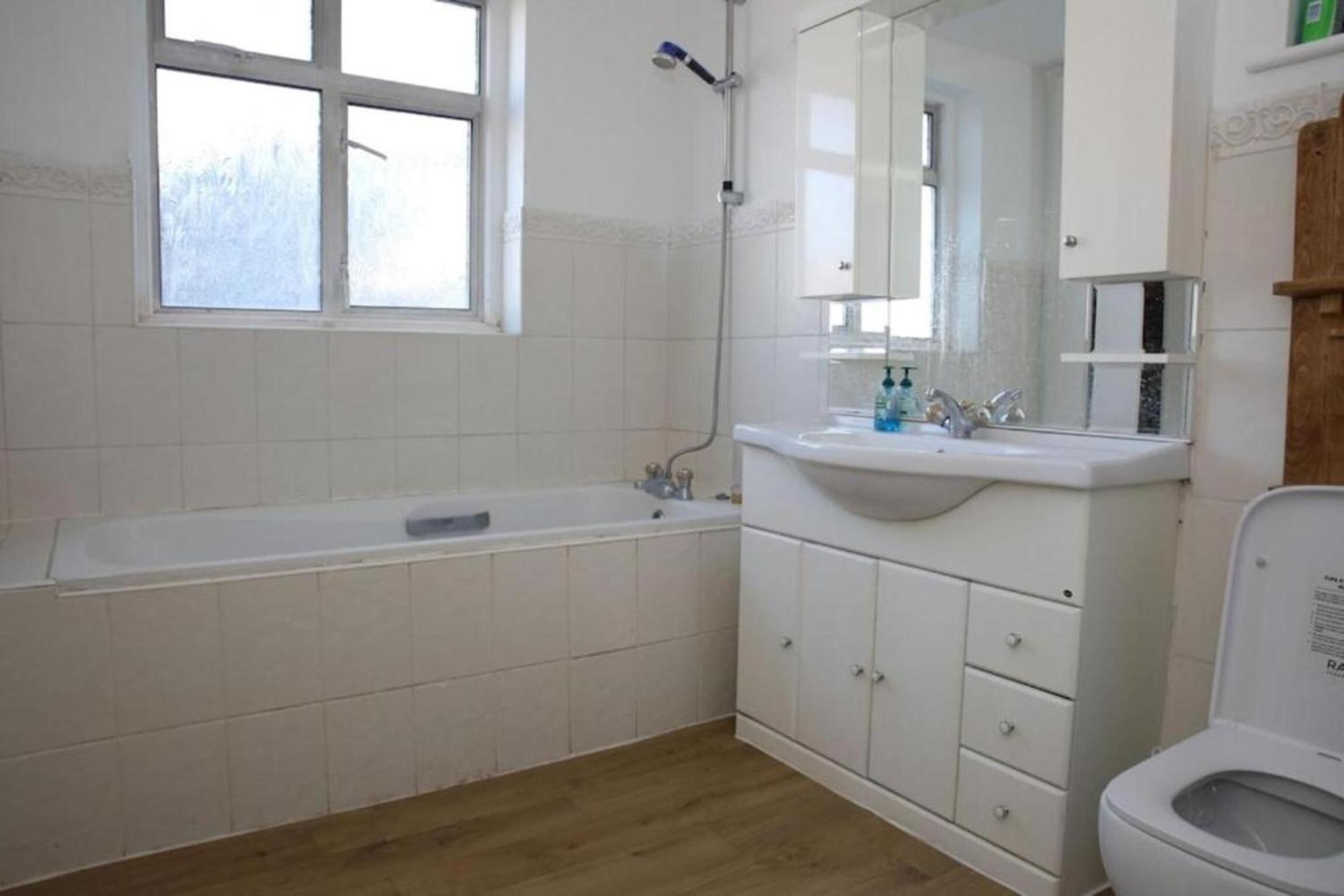 לונדון Oyo Timi Holiday Homes מראה חיצוני תמונה