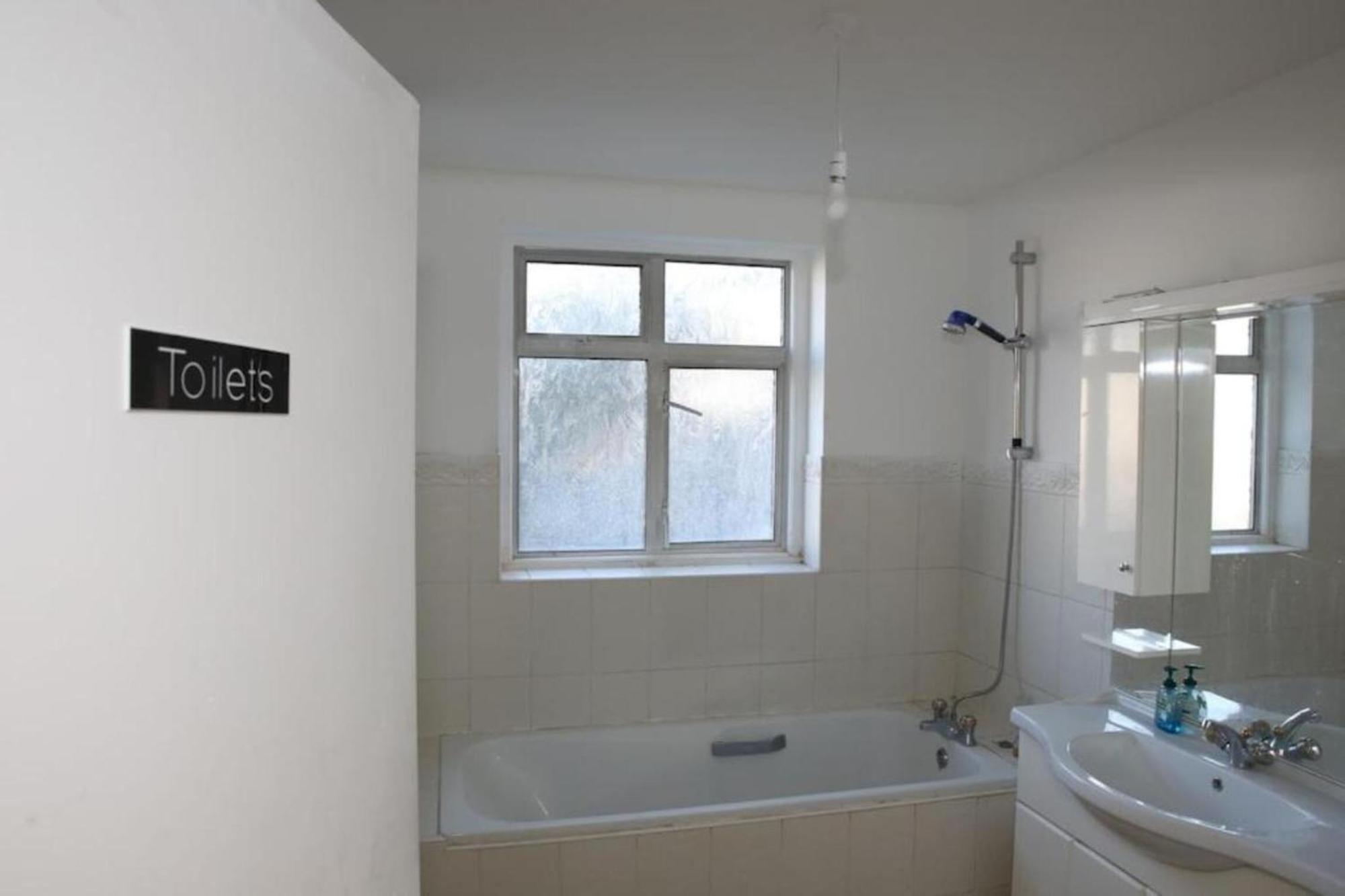 לונדון Oyo Timi Holiday Homes מראה חיצוני תמונה